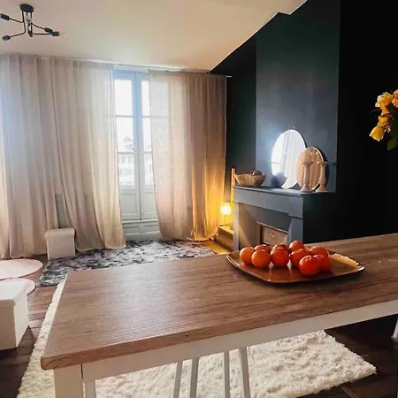 Appartement Super T3 Centre Historique Près Halles *